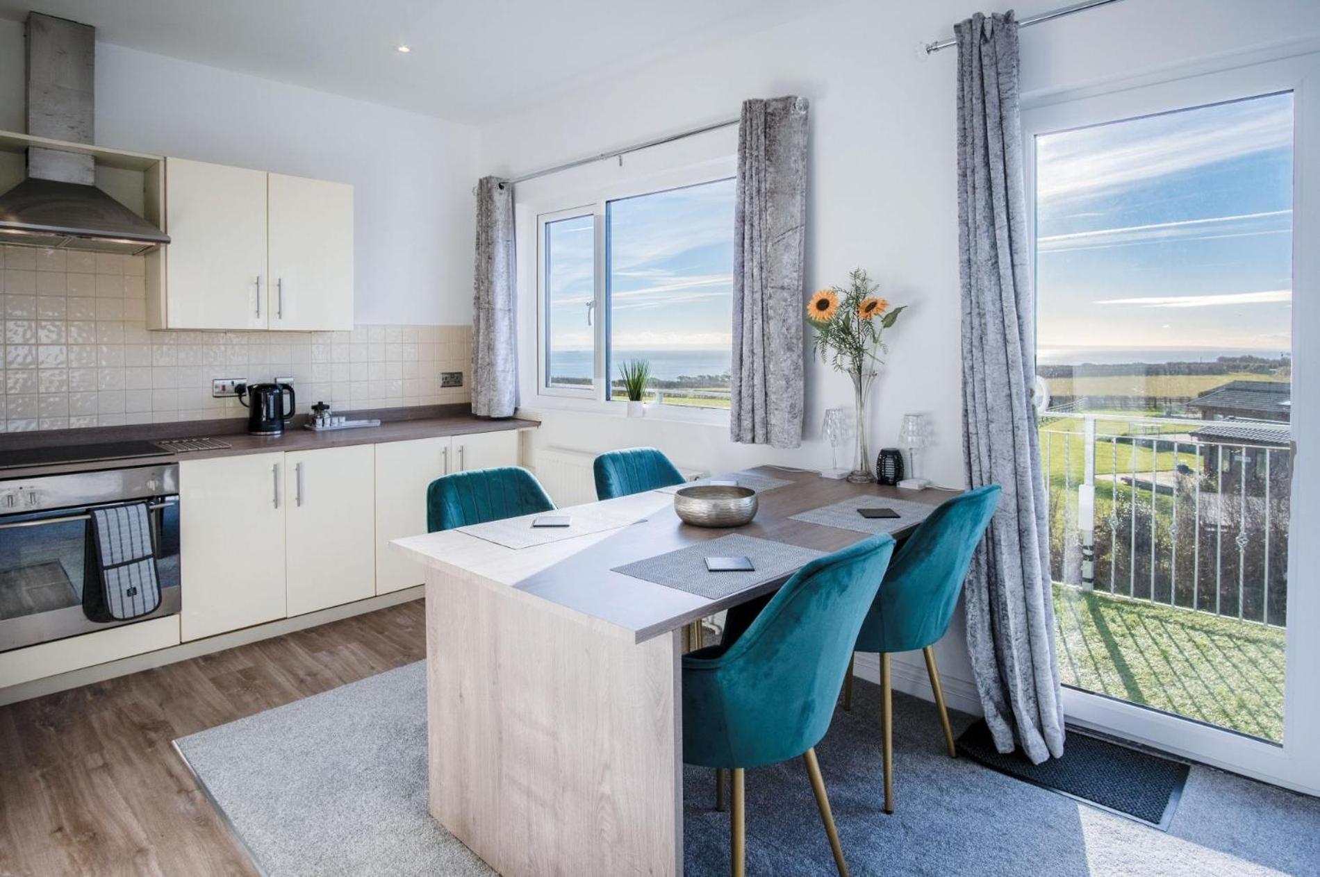 The Penthouse - 1 Bedroom Apartment - Ocean Breeze Port-Eynon Εξωτερικό φωτογραφία